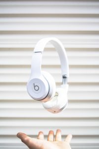 white beats solo 3 wireless headphones