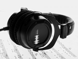 Open Back vs. Closed Back Headphones - What's The Difference?