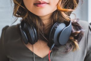 Open Back vs. Closed Back Headphones - What's The Difference?