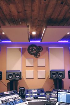 Room Acoustics - Why Does Vinyl Sound Better?