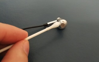 Cotton Swab - How To Clean Your Earbuds