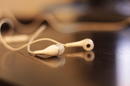 White Earphones - Best In Ear Headphones